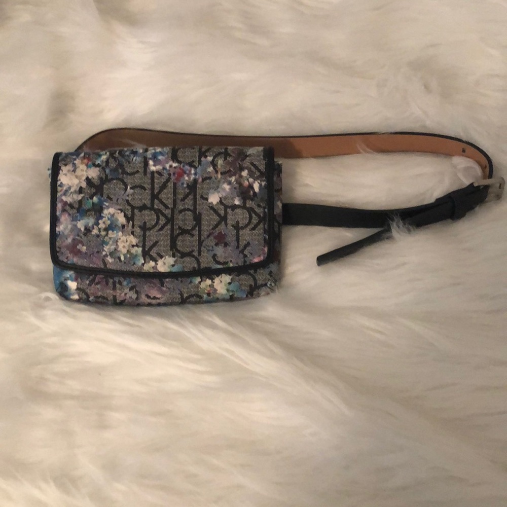 Calvin Klein NWT belt bag Sz Small